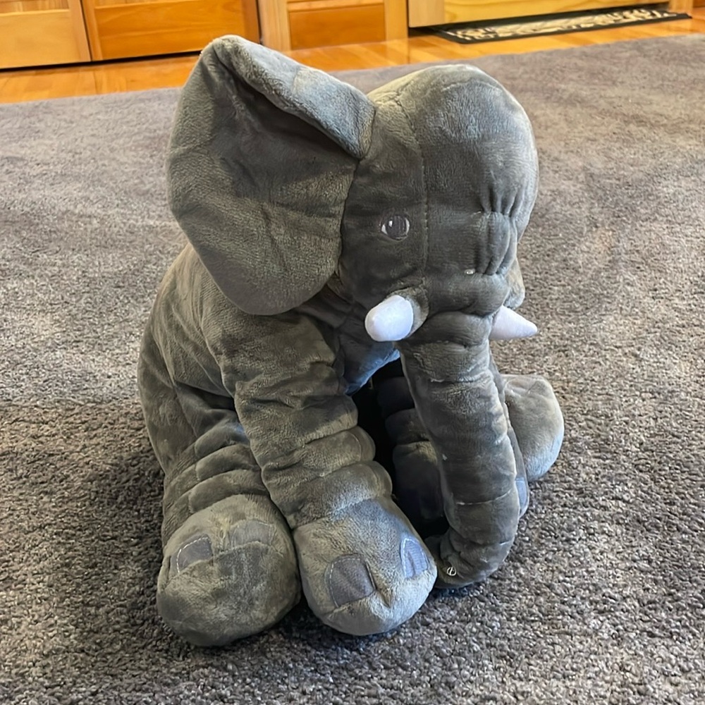 Like new! Plush elephant 🐘
